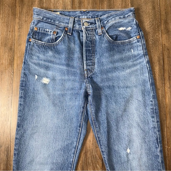Levi’s 501 jeans Premium Women’s Medium Wash Distressed Tapered High Rise 90s - Picture 11 of 14